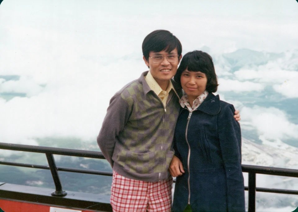 David and Esther on their honeymoon in Banff. On the reverse, David wrote “To dear Dad and Mom” and dated it August 1975.